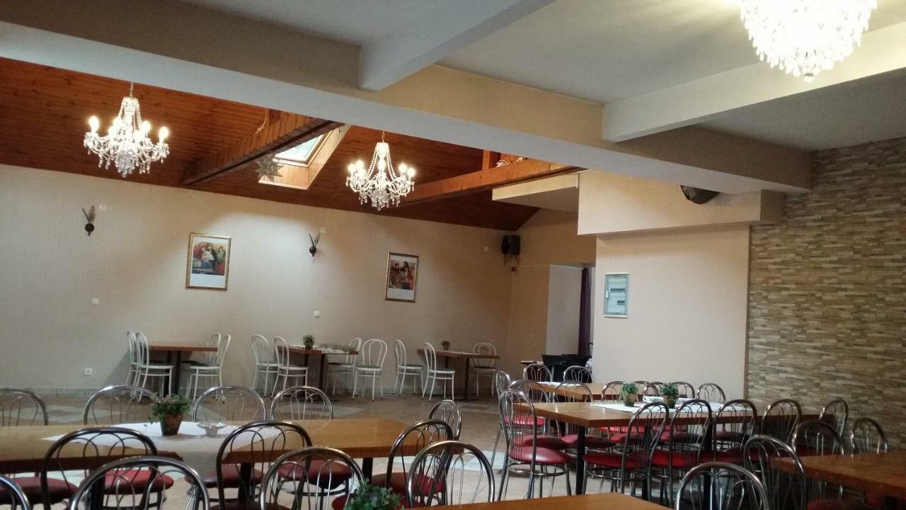 Gosciniec Ella Inn Lipniki Lipniki  المظهر الخارجي الصورة